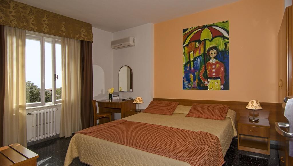 מרינה די מסה Hotel Scandinavia חדר תמונה